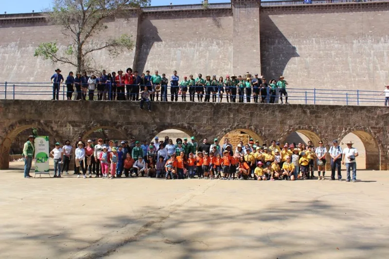 Brigada de recuperación de áreas naturales en la Presa San José, San Luis Potosí